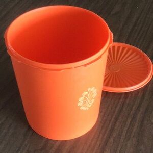 Tupperware container